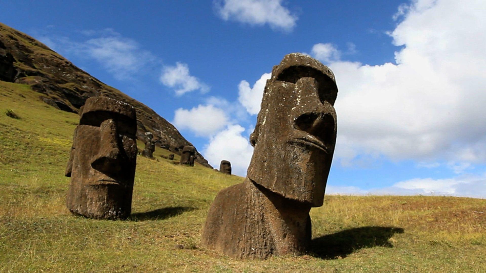 Видео каменные лица. Каменные истуканы острова Пасхи. Идол Моаи Стоун. Остров Пасхи статуи. Статуи Моаи.