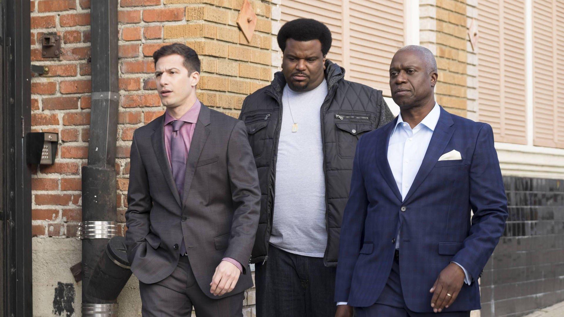 Brooklyn watch. Brooklyn Nine-Nine (2013). Бруклин 9-9 Джейк итальянский мафиози. Полицейский участок Бруклина. Пирелли Бруклин 9з.