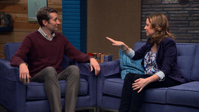 Jenna Fischer Wears a Floral Blouse & Black Heels Summary