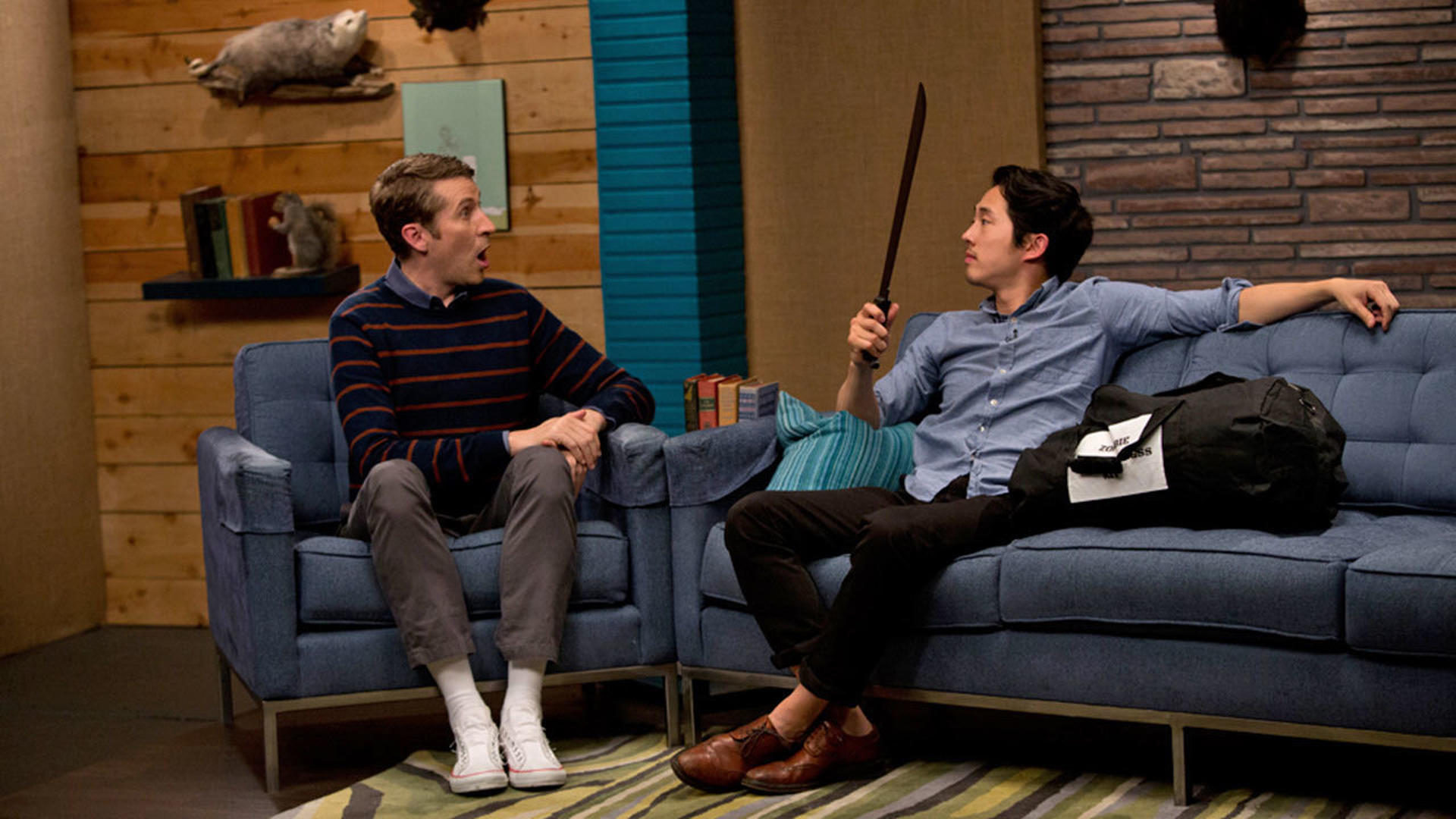 Comedy Bang Bang S03e12 Steven Yeun Wears Rolled Up Black Jeans