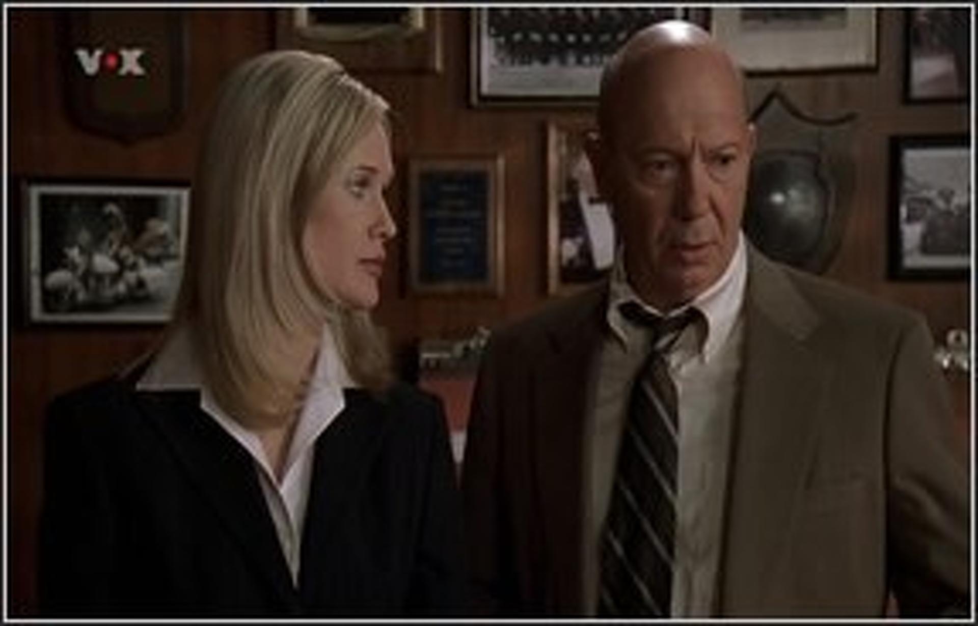 Law & Order: SVU (S03E20): Greed Summary - Season 3 Episode 20 Guide