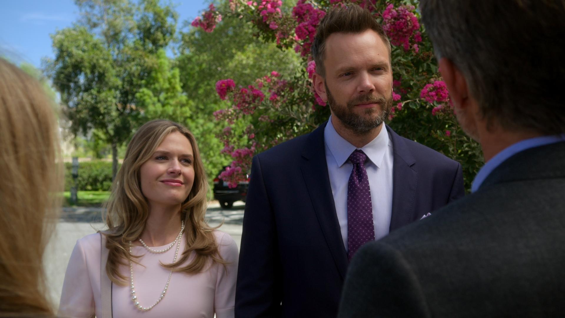 Santa Clarita Diet (S02E02): Coyote in Yoga Pants Summary - Season 2